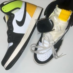 Air Jordan 1 retro high OG (volt)